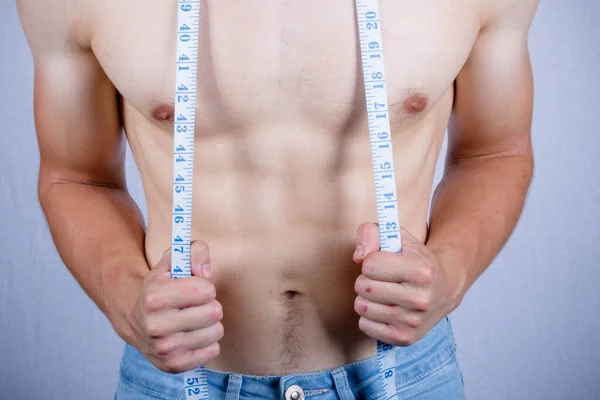 Concepto Pérdida Peso Que Muestra Adulto Joven Musculoso Usando Vaqueros — Foto de Stock