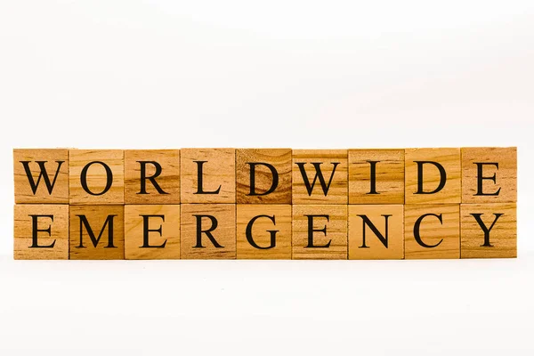 Conceito Coronavírus Mostrando Blocos Madeira Fundo Branco Leitura Worldwide Emergency — Fotografia de Stock