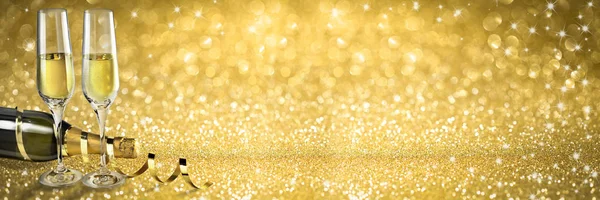 Nieuwjaar Toast champagne banner, gouden achtergrond — Stockfoto