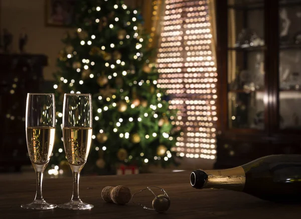 Toast Champagner auf das neue Jahr — Stockfoto