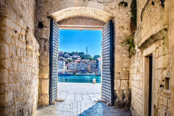 City gate Medelhavet Trogir. — Stockfoto