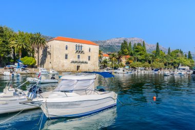 Kastel Stari kıyı görünümü.