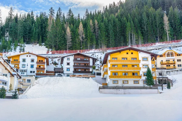 Ischgl casas traditonais de inverno . — Fotografia de Stock