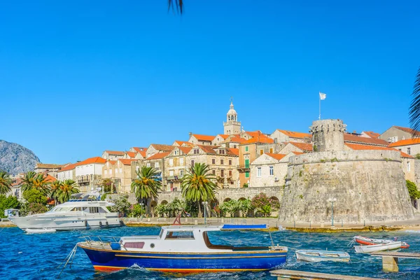 Korcula vista de la ciudad frente al mar . — Foto de Stock