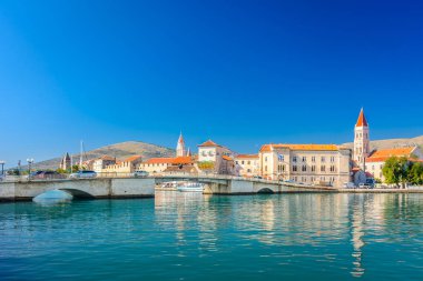 Waterfront kıyı kenti Trogir.