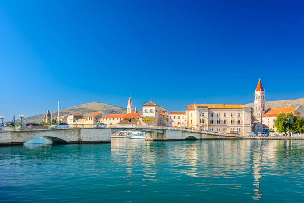 Προκυμαία παράκτια πόλη Trogir. — Φωτογραφία Αρχείου