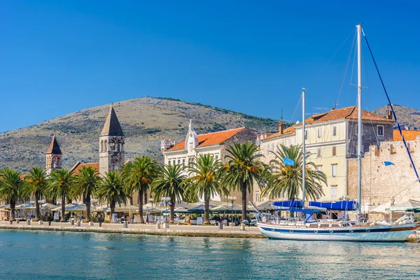 Miasto Trogir śródziemnomorskiej scenic — Zdjęcie stockowe