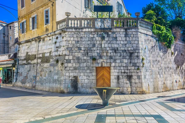 Figa fontanna miasta Split. — Zdjęcie stockowe