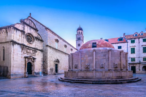 Oude fontein stad Dubrovnik. — Stockfoto