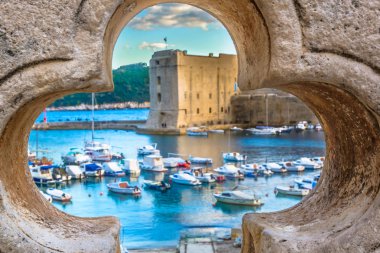 Taş pencere Dubrovnik sahil.
