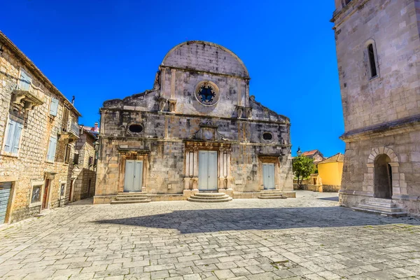 Parochie oude kathedraal Starigrad. — Stockfoto