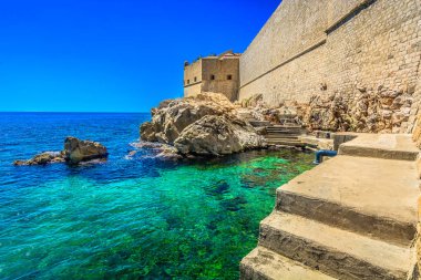 Kıyı Dubrovnik Yaz deniz manzarası.