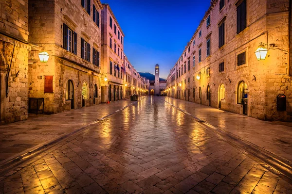 Éjszakai utcán Stradun-Dubrovnik. — Stock Fotó