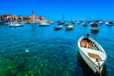 Komiza Vis su manzaralı.