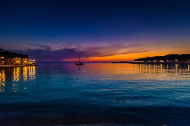 Gün batımı Adriyatik Denizi Hırvatistan.