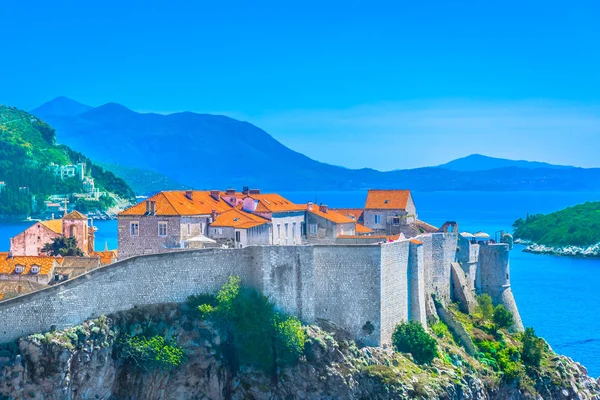 Dubrovnik penhasco cidade costeira . — Fotografia de Stock