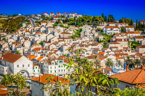 Ortaçağdan kalma şehir Hvar mimarisi.