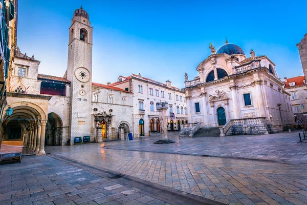 Oude kathedraal van Dubrovnik vierkante. — Stockfoto