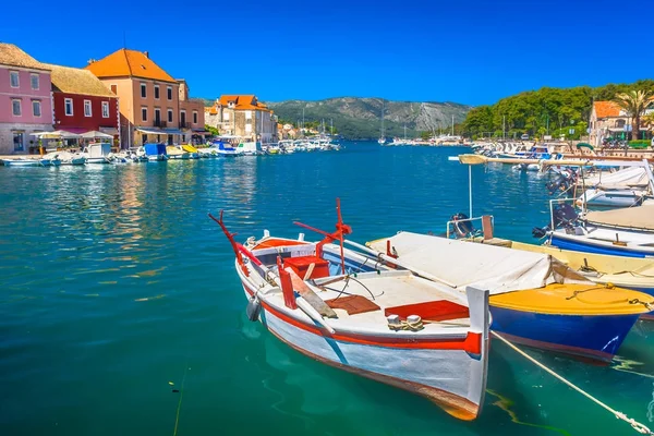 Starigrad Hvar paisaje mediterráneo . — Foto de Stock