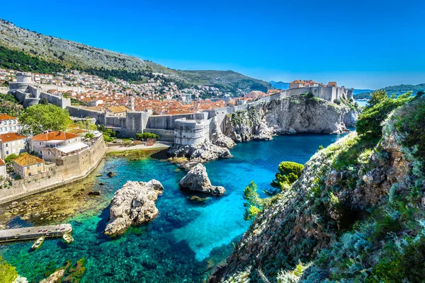 Adriyatik Denizi Dubrovnik manzara. / Ünlü Avrupa hava panoramik manzaraya seyahat hedef Hırvatistan, Dubrovnik cityscape.