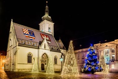 Zagreb Noel gece sahne. / Gece kış manzarası Zagreb yedekte varış saat.