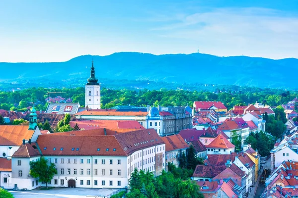 Zagreb hava üst şehir. / Scenic view adlı üst kasaba Zagreb City, ünlü simge Hırvatistan sermaye şehir Europe, havadan görünümü.