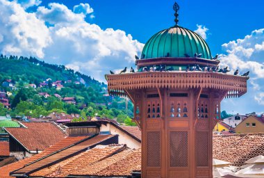 Saraybosna renkli sahne dönüm noktası. / Saraybosna eski şehirde, Bosna-Hersek, Sebilj landmark başkenti renkli Mimarlık doğal görünümü.