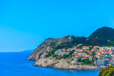 Dubrovnik defne Akdeniz. / Havadan görünümü Güney Hırvatistan mermer manzaraya popüler lüks seyahat Avrupa'da, Dubrovnik Rivierası yerleştirir.. 