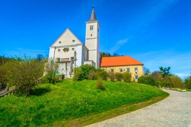 Krapina franciscan monastery dönüm noktası. / Scenic view adlı Barok mimarinin Krapina Town, eski franciscan monastery.
