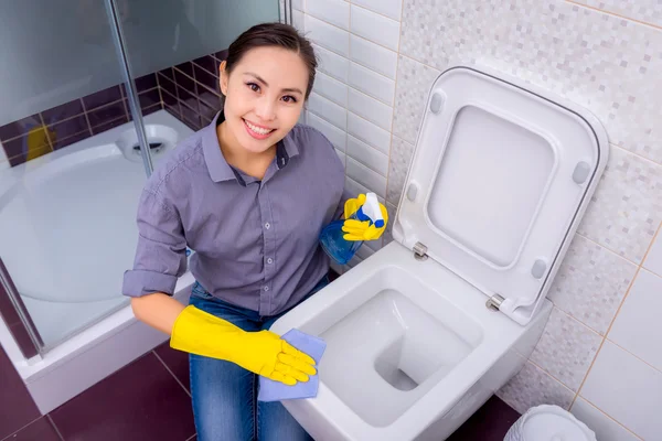 Cleaning in the restroom — Stock Photo, Image