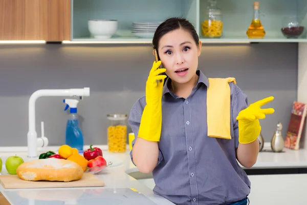 Limpieza en la cocina — Foto de Stock