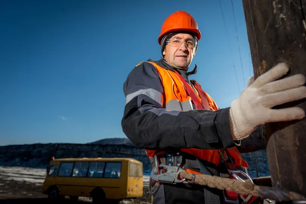 Elektrikçi kutup mavi gökyüzü