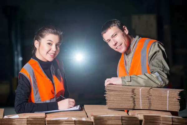 Usine de papier travailleurs — Photo