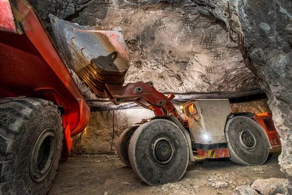 Gold mining underground — Stock Photo, Image