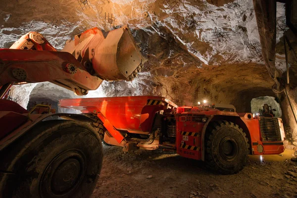 Estrazione di oro sotterraneo — Foto Stock