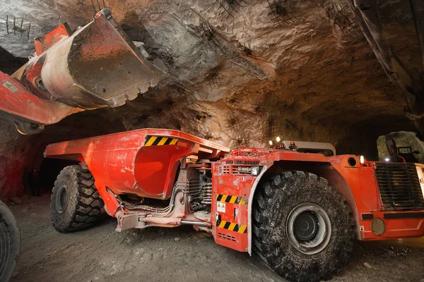 Aranybányászat underground — Stock Fotó
