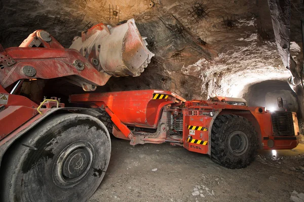 Gold mining underground — Stock Photo, Image