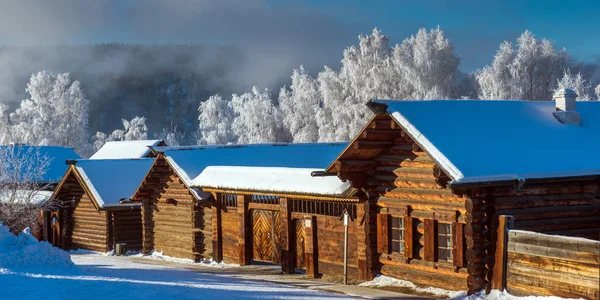 Старые деревянные дома России — стоковое фото