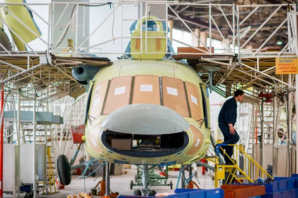 Uçak fabrikası üzerinde Rus helikopterlerin yapma