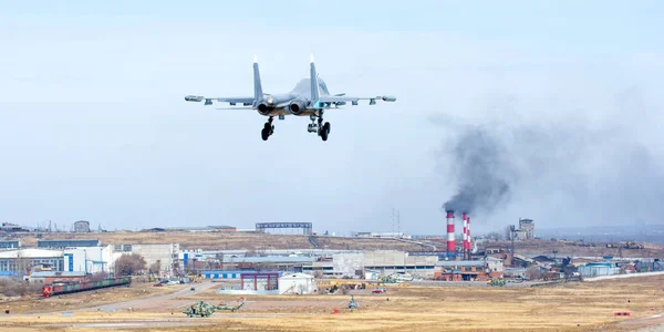 Havadaki askeri jet — Stok fotoğraf