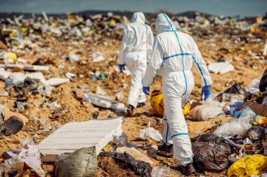 Geri dönüşüm işçileri depolama üzerinde araştırma