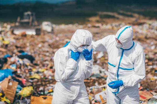 Geri dönüşüm işçileri depolama üzerinde araştırma