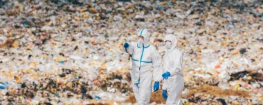 Geri dönüşüm işçileri depolama üzerinde araştırma