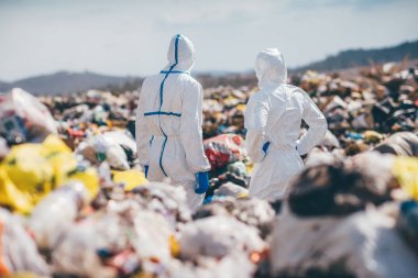 Geri dönüşüm işçileri depolama üzerinde araştırma