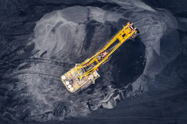 Mineração de carvão em um poço aberto — Fotografia de Stock