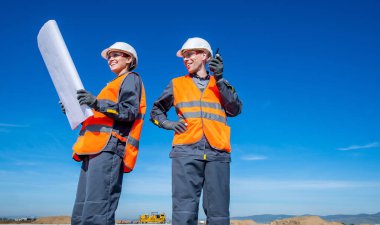 Havaalanı pist adlı iki mühendis