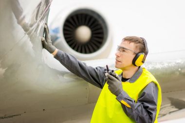 Erkek Havaalanı işçi