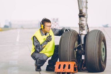 Havaalanı işçisi makinist