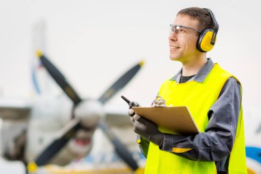 Erkek Havaalanı işçi