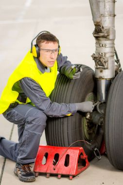 Havaalanı işçisi makinist